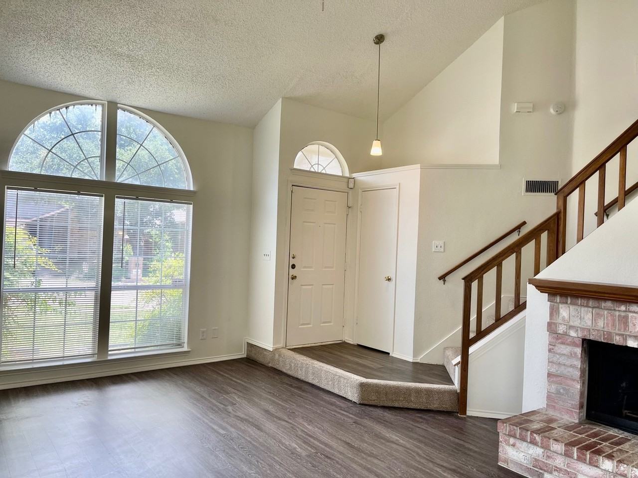 5202 Sherburne Dr - Photo 3 of 21