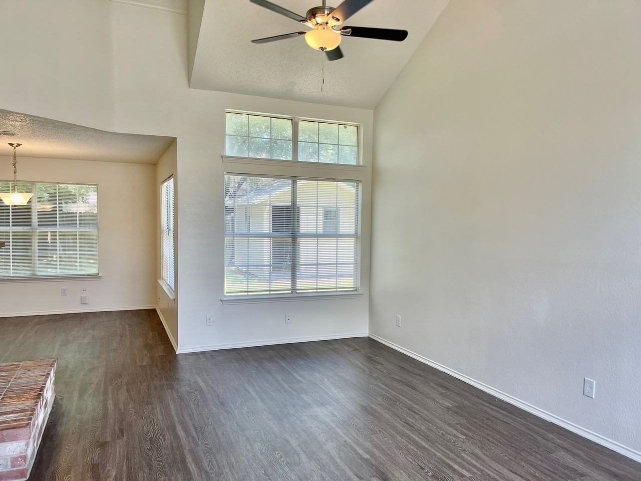 5202 Sherburne Dr - Photo 5 of 21