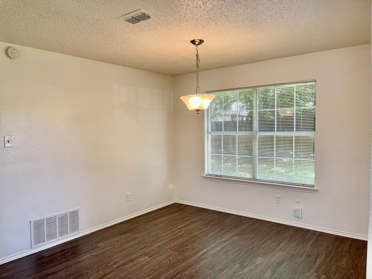 5202 Sherburne Dr - Photo 6 of 21