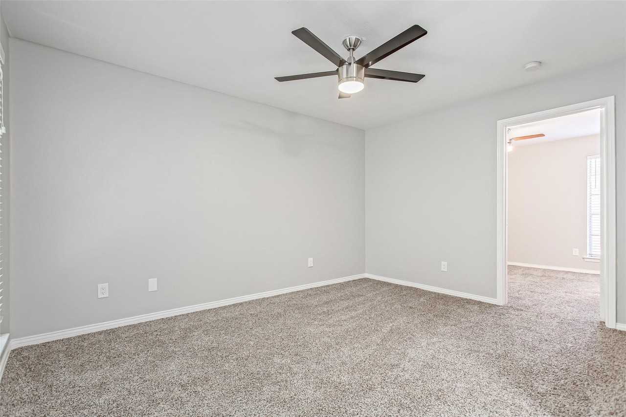 4319 Mckinney Ave #203 - Photo 4 of 19