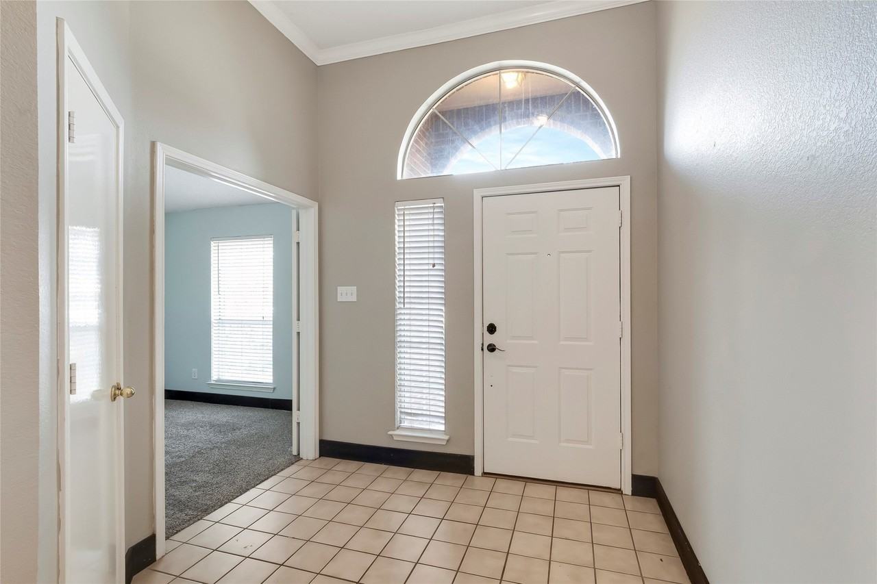 8201 Pacific St - Photo 5 of 27