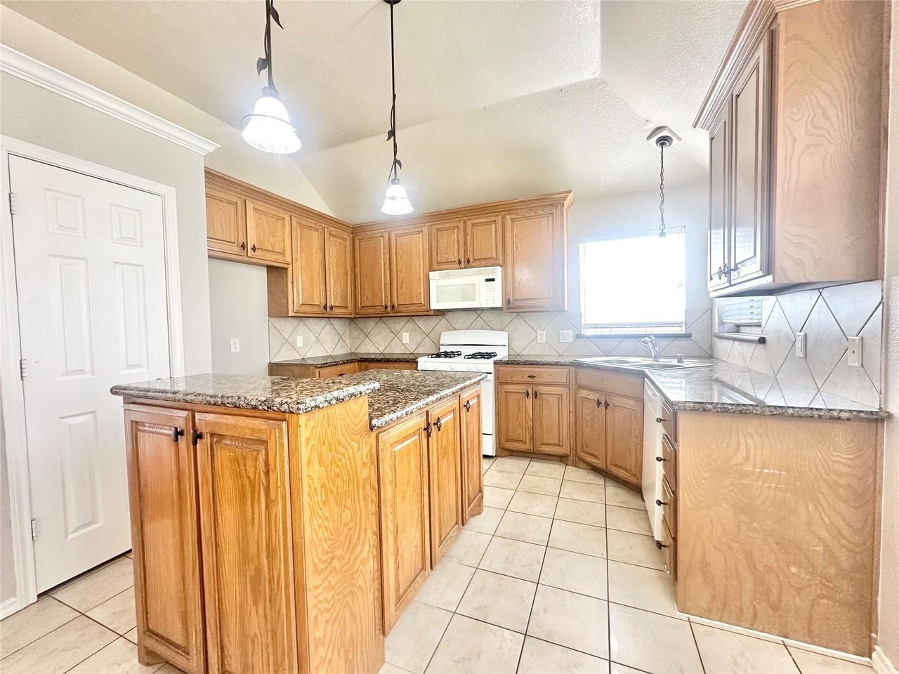 1806 Sand Stone Dr - Photo 6 of 20
