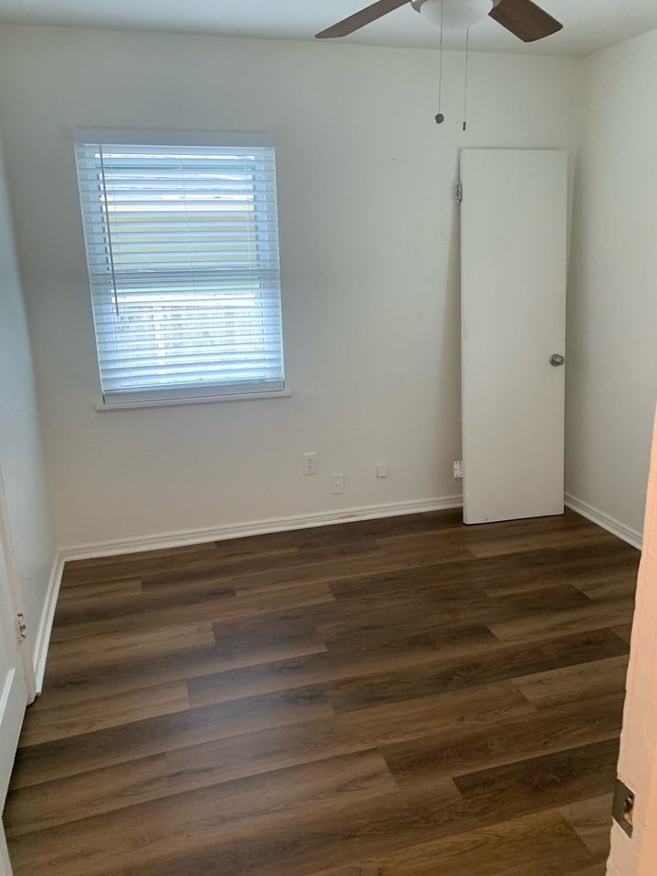 517 Hawthorne St - Photo 2 of 11
