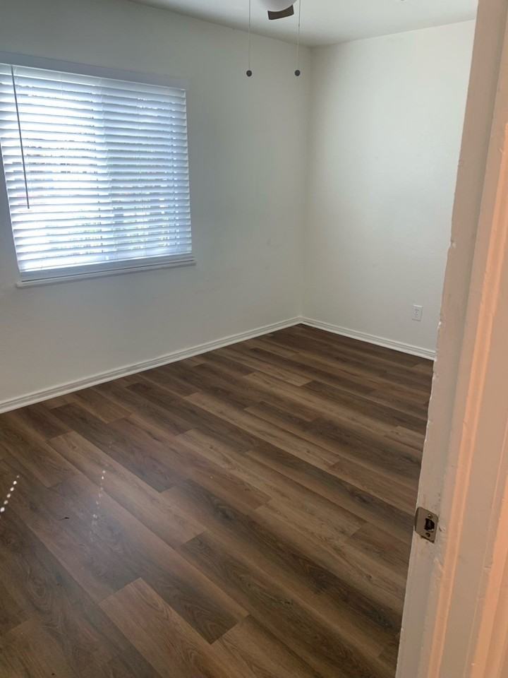 517 Hawthorne St - Photo 6 of 11