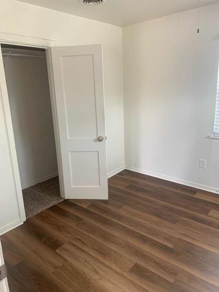 517 Hawthorne St - Photo 7 of 15