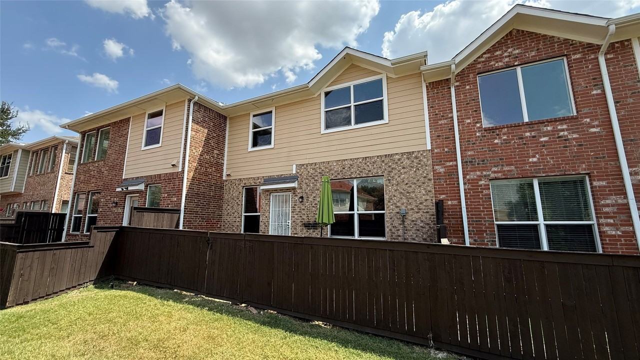 4651 Penelope Ln - Photo 3 of 19