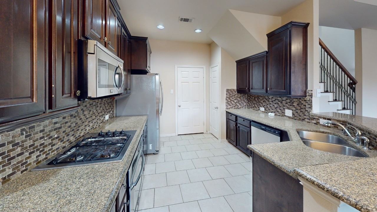 4651 Penelope Ln - Photo 4 of 19