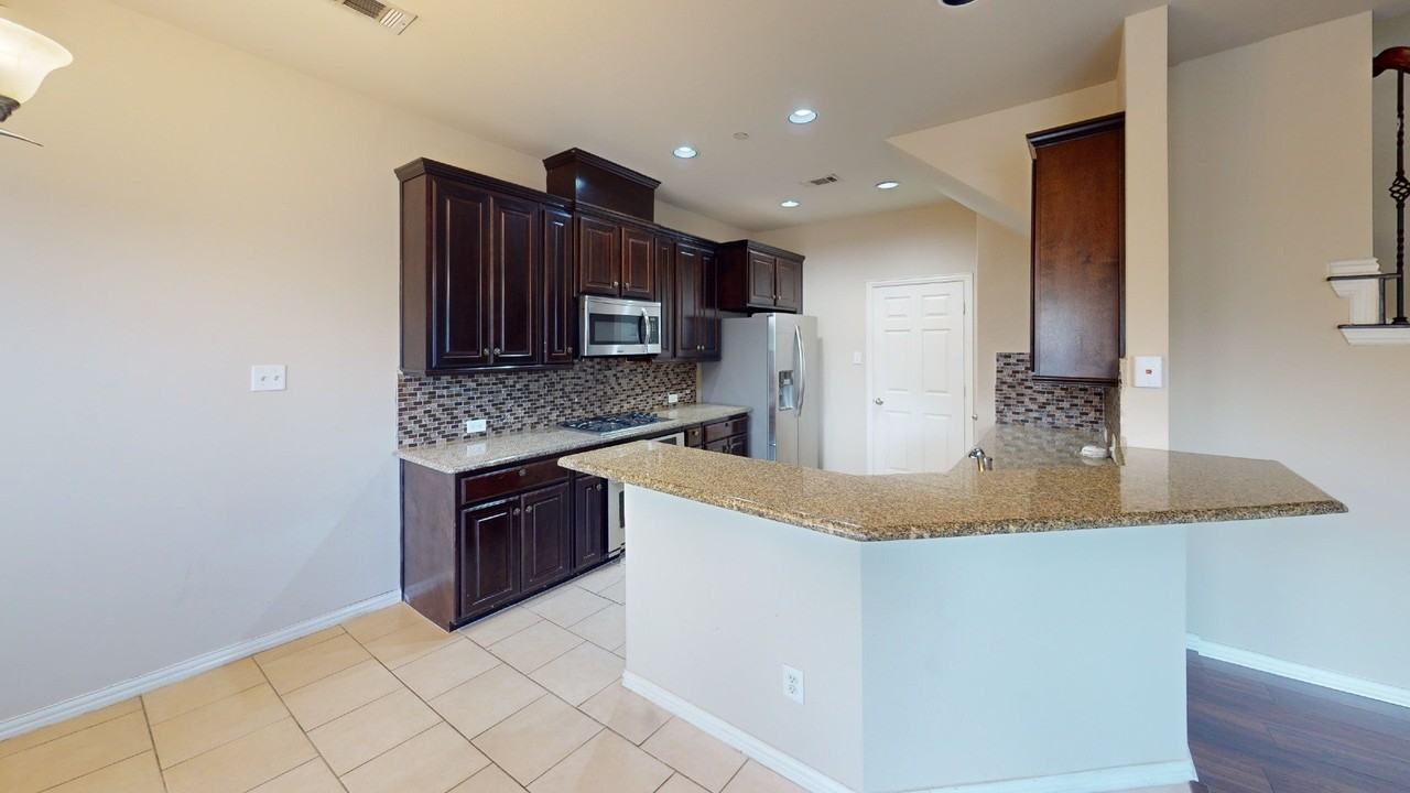4651 Penelope Ln - Photo 5 of 19