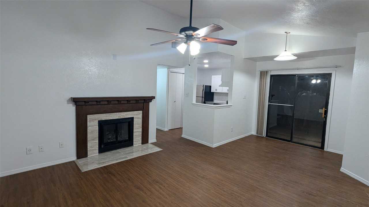 415 Liberty Pl - Photo 2 of 16