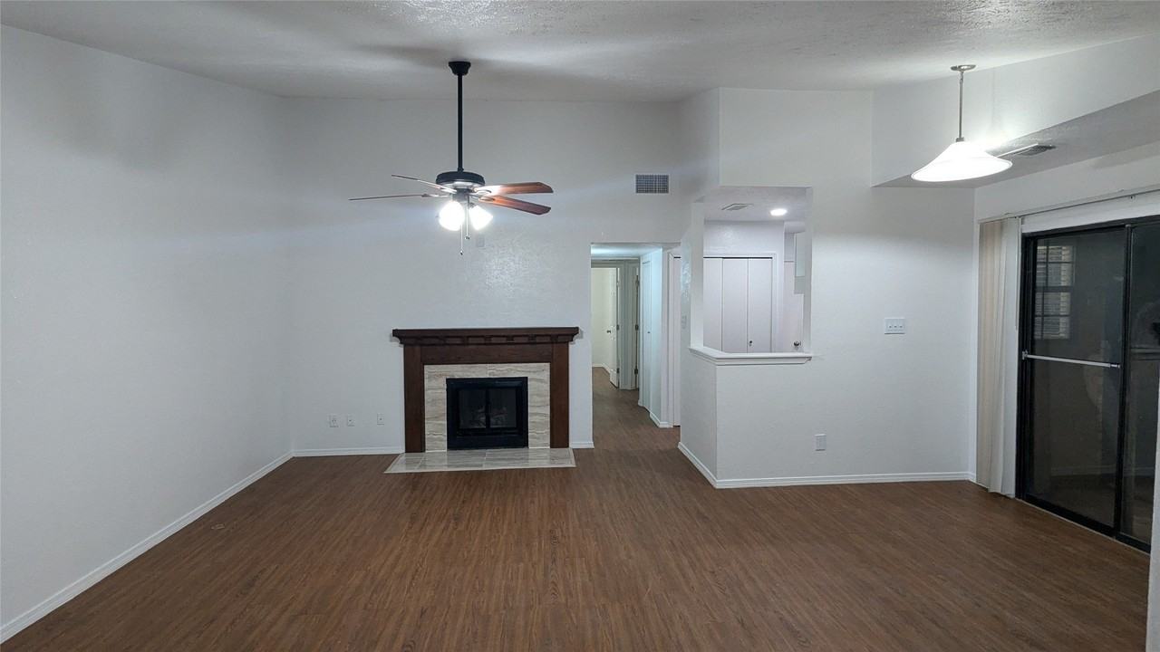 415 Liberty Pl - Photo 3 of 16