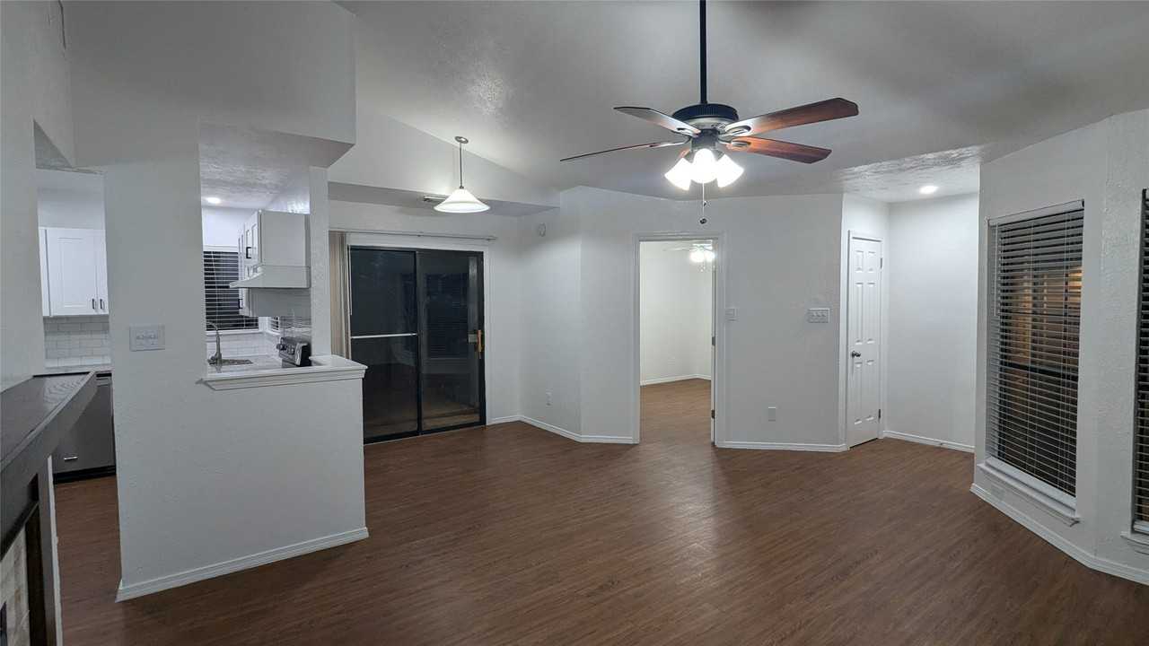 415 Liberty Pl - Photo 5 of 16