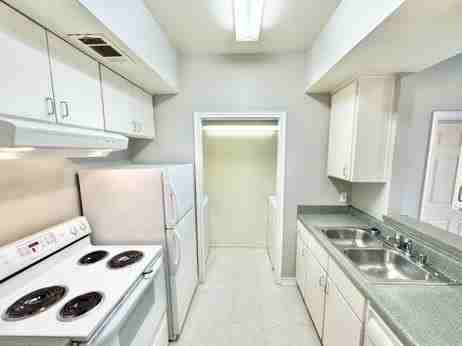 631 Texas St - Photo 5 of 13