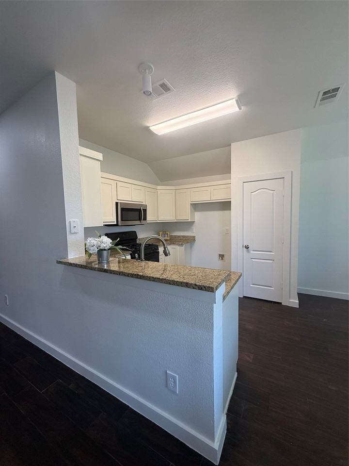 310 Millstone Dr - Photo 3 of 23