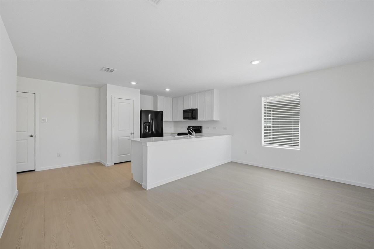 638 Montclair Ave - Photo 3 of 19