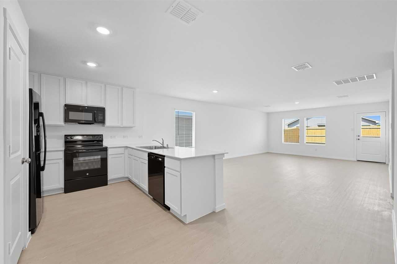 638 Montclair Ave - Photo 5 of 19