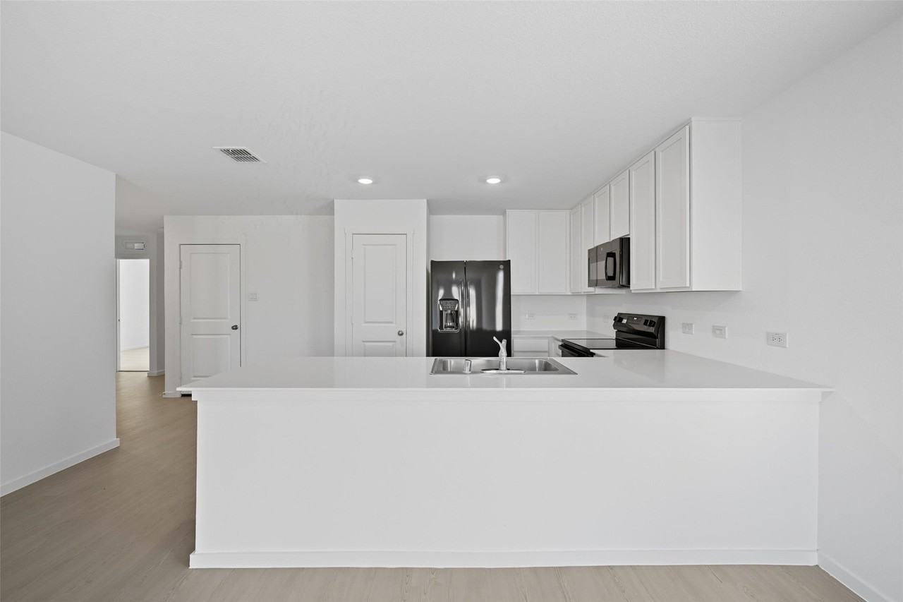 638 Montclair Ave - Photo 6 of 19