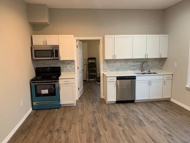821 W Day St #823 - Photo 2 of 14