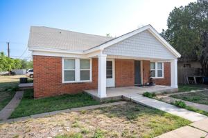 featured image of 2744 Russell Ave