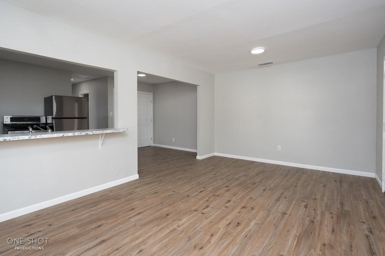2744 Russell Ave - Photo 4 of 26
