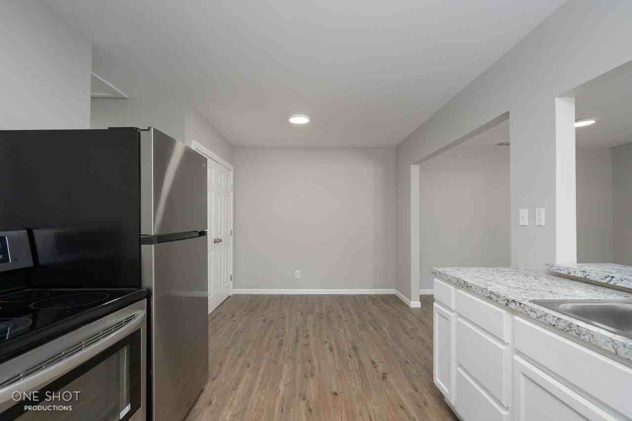 2744 Russell Ave - Photo 7 of 26