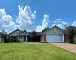 featured image of 464 Mayfair Ct