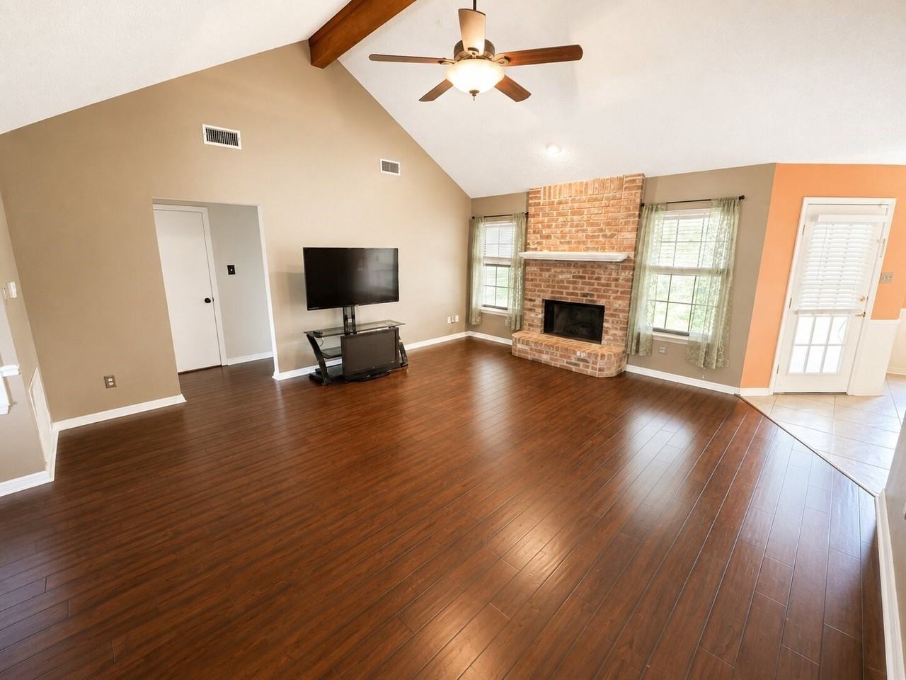 464 Mayfair Ct - Photo 2 of 11