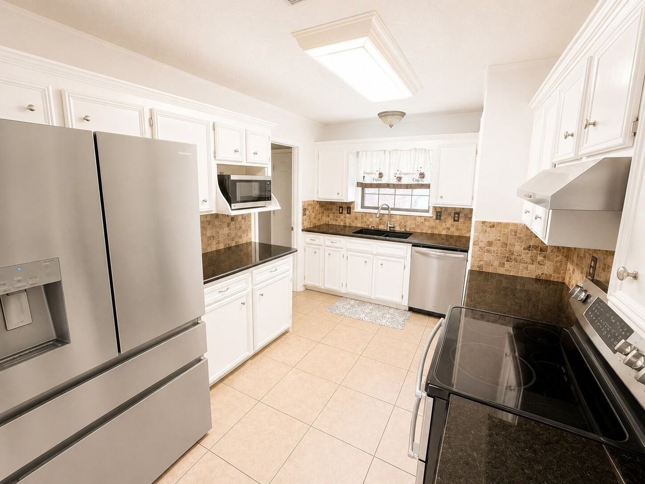 464 Mayfair Ct - Photo 3 of 11