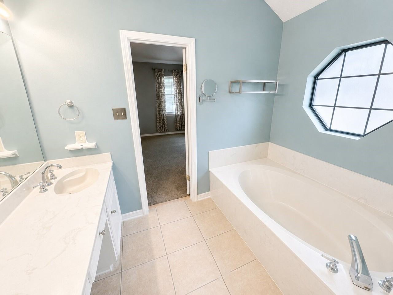 464 Mayfair Ct - Photo 5 of 11