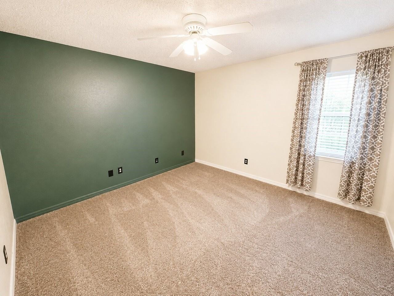 464 Mayfair Ct - Photo 7 of 11