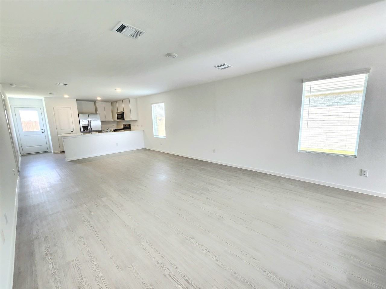 2260 Neyland Dr - Photo 2 of 11
