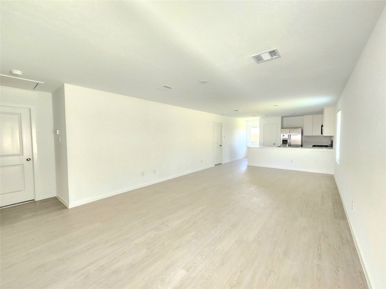 2260 Neyland Dr - Photo 3 of 11