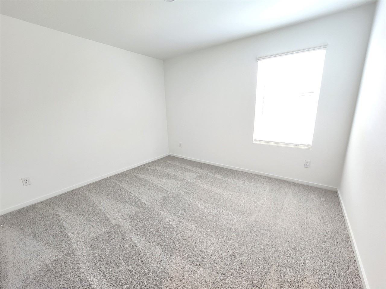 2260 Neyland Dr - Photo 6 of 11