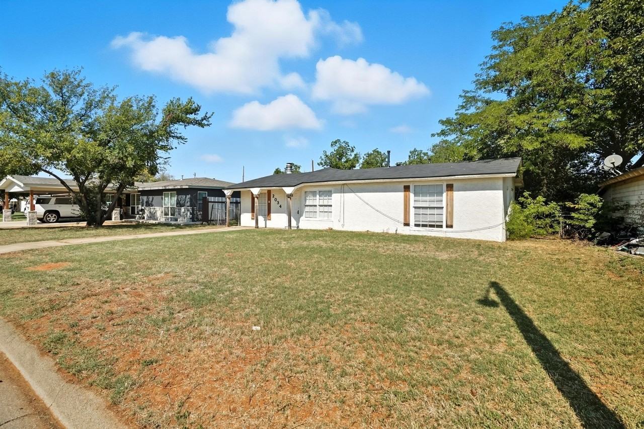2034 Collins Ave - Photo 2 of 29