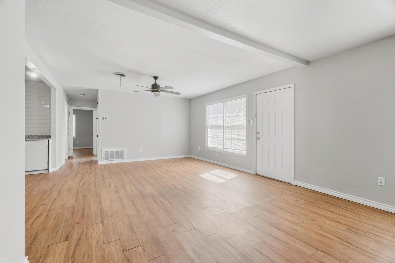 2034 Collins Ave - Photo 5 of 29