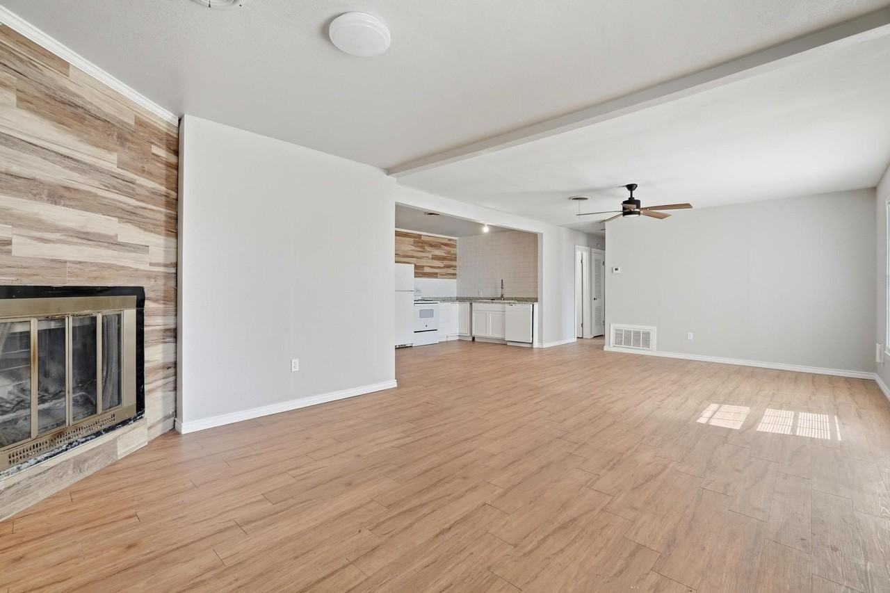 2034 Collins Ave - Photo 6 of 29