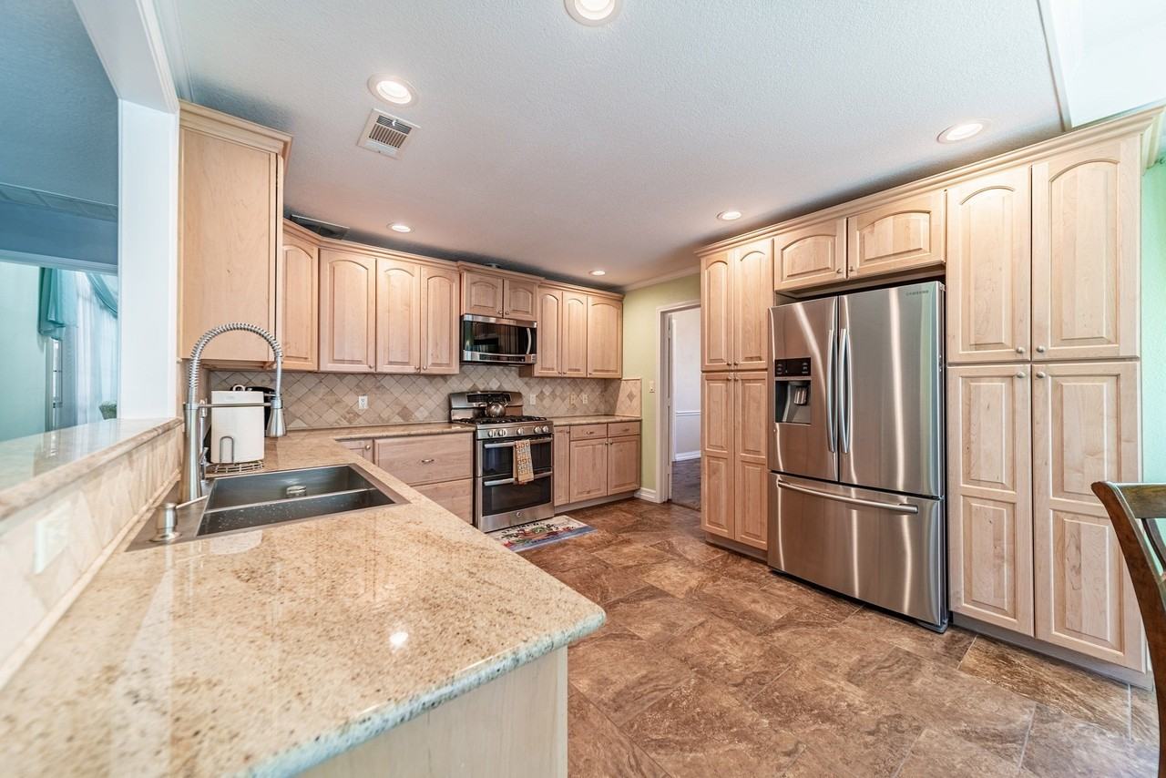 3305 Eisenhower Ln - Photo 5 of 23