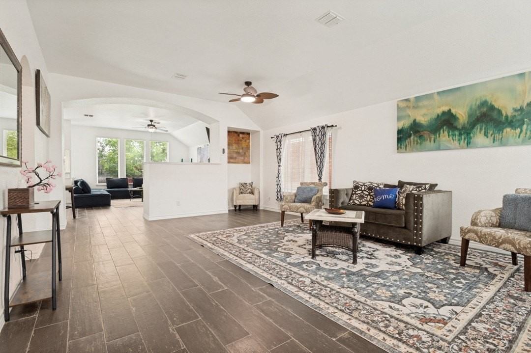409 Creek Point Ln - Photo 2 of 12