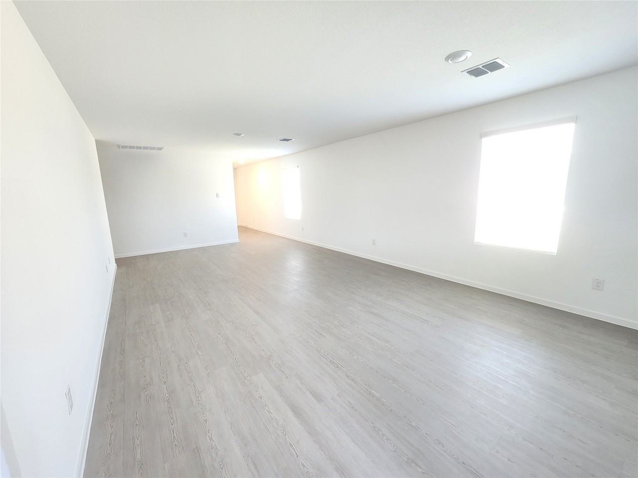 2213 Neyland Dr - Photo 4 of 14