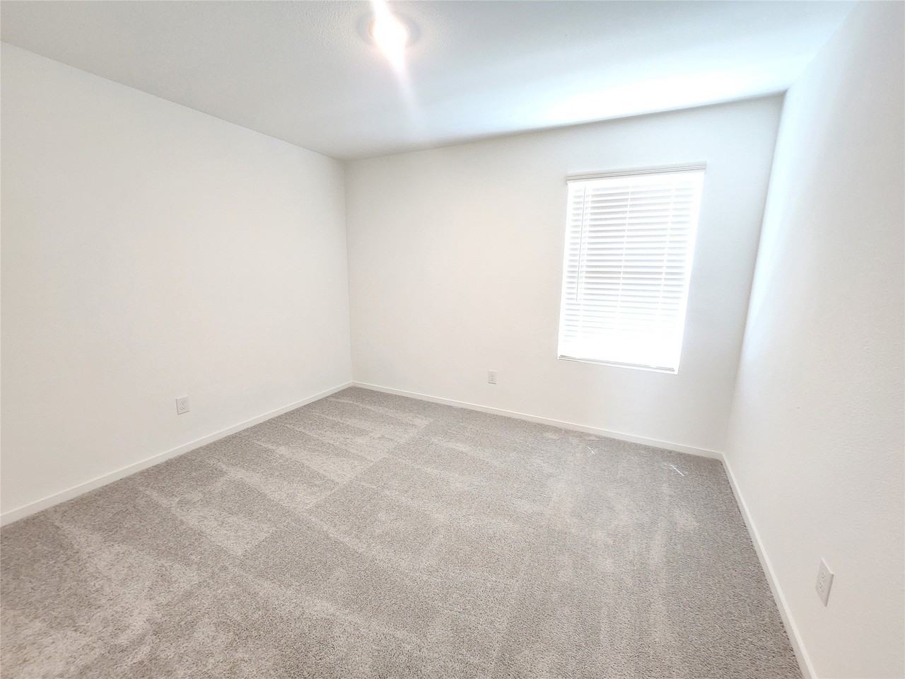 2213 Neyland Dr - Photo 5 of 14