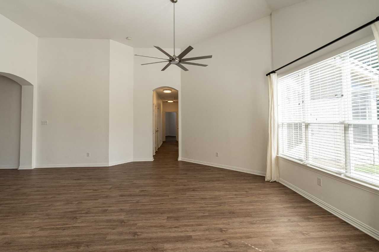5022 Enclave Ct - Photo 7 of 21