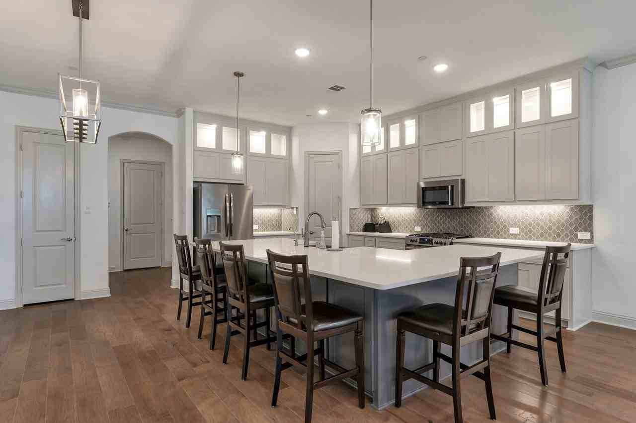 1900 Melinda Ln - Photo 4 of 19