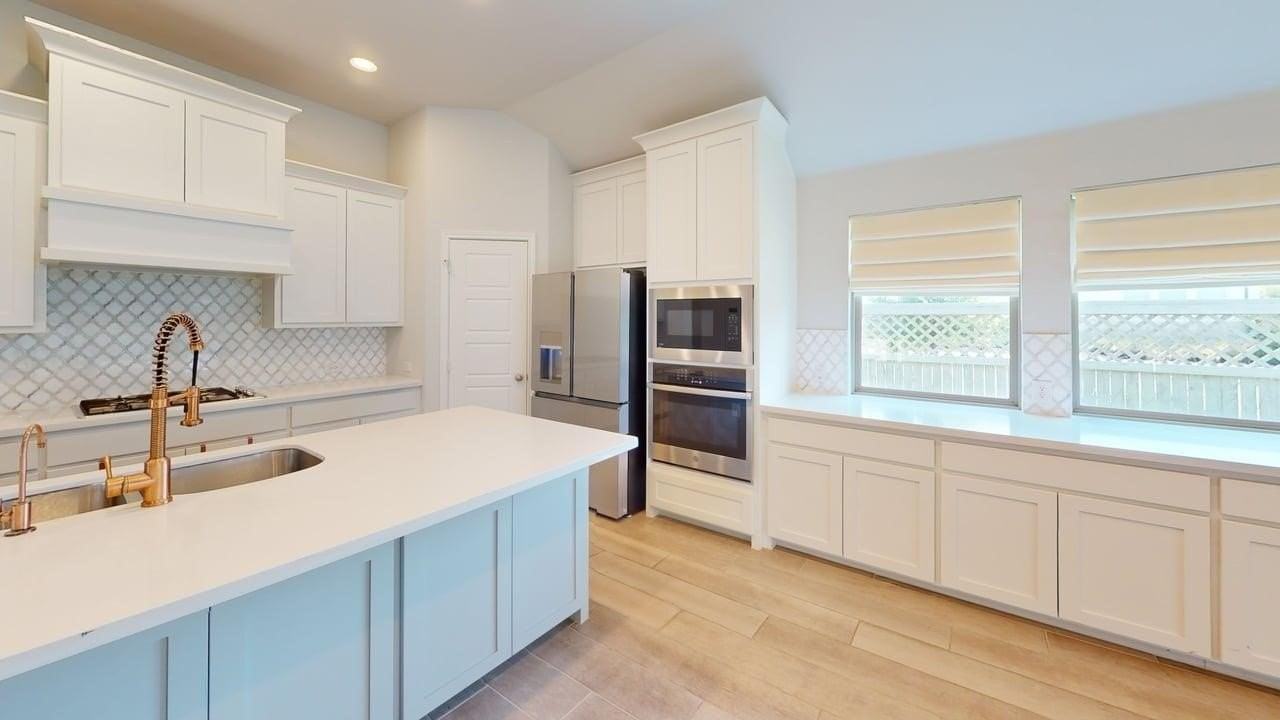 2401 Robin Way - Photo 4 of 31