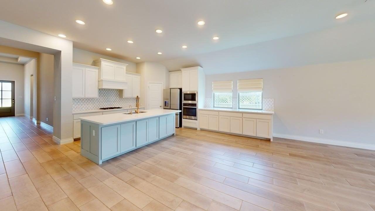 2401 Robin Way - Photo 5 of 31