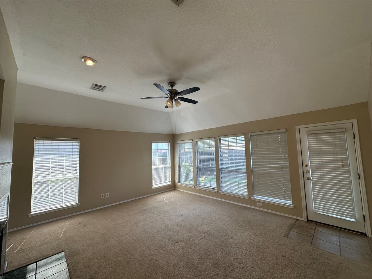 10701 Nashville Dr - Photo 4 of 24