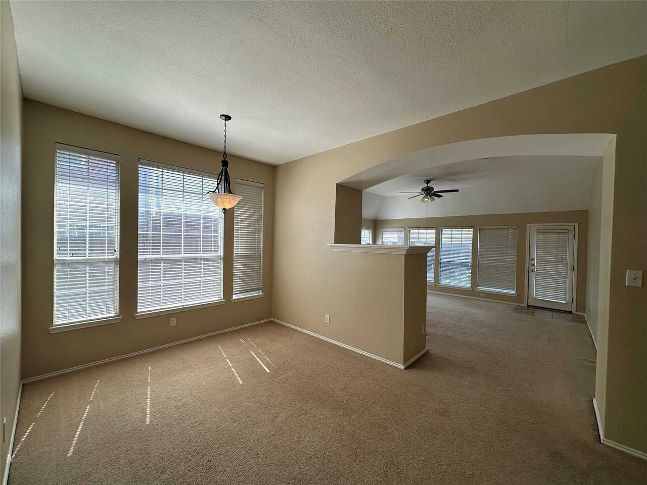 10701 Nashville Dr - Photo 5 of 24