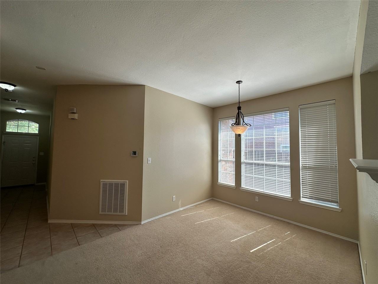 10701 Nashville Dr - Photo 6 of 24