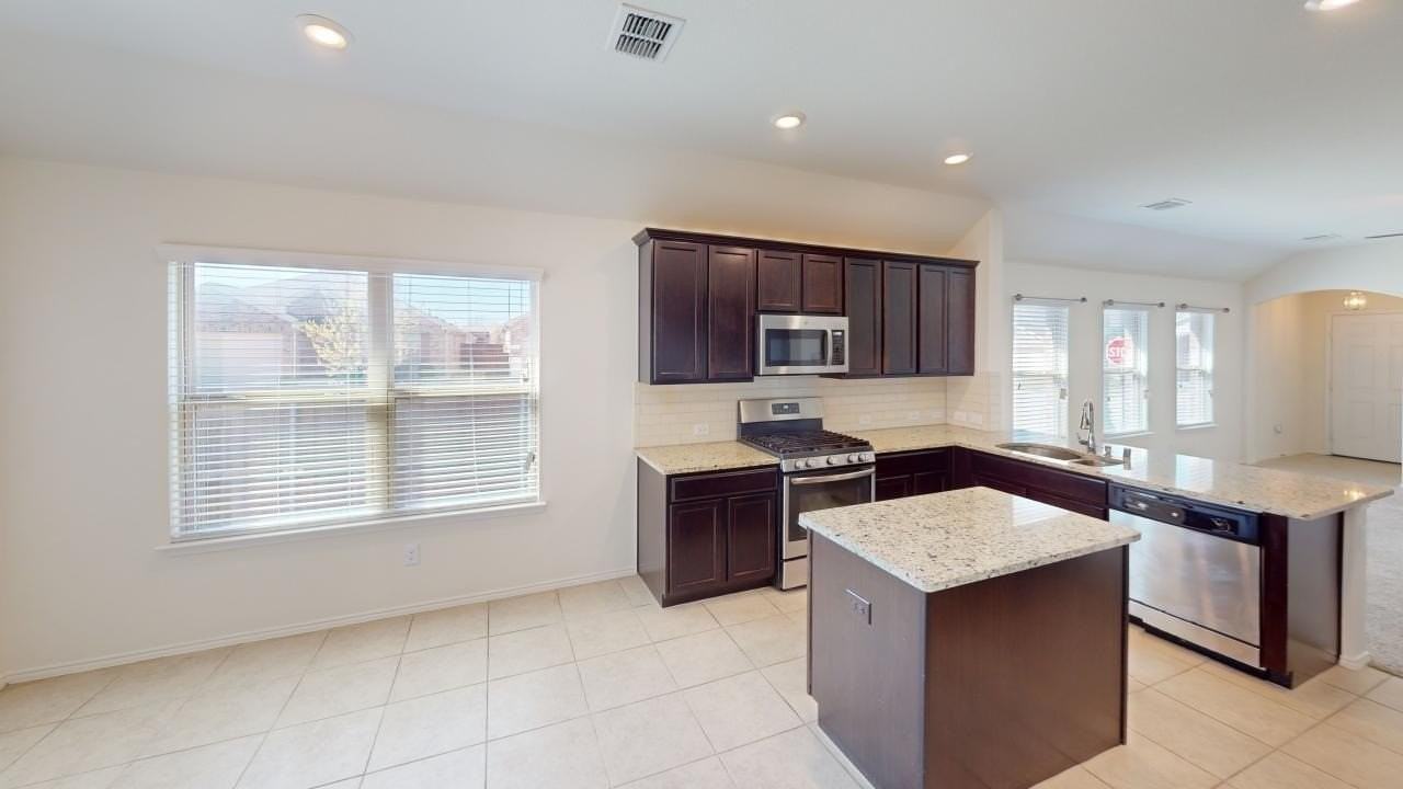 1235 Acmite Ave - Photo 5 of 18