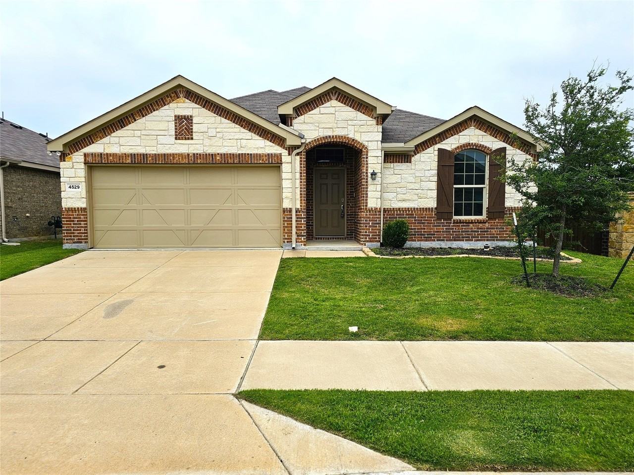4529 Ashmark Rd - Photo 2 of 22