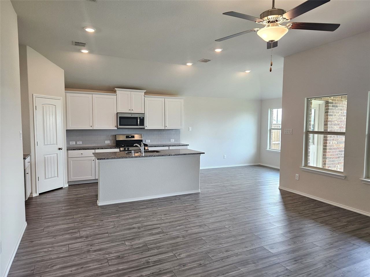 4529 Ashmark Rd - Photo 3 of 22