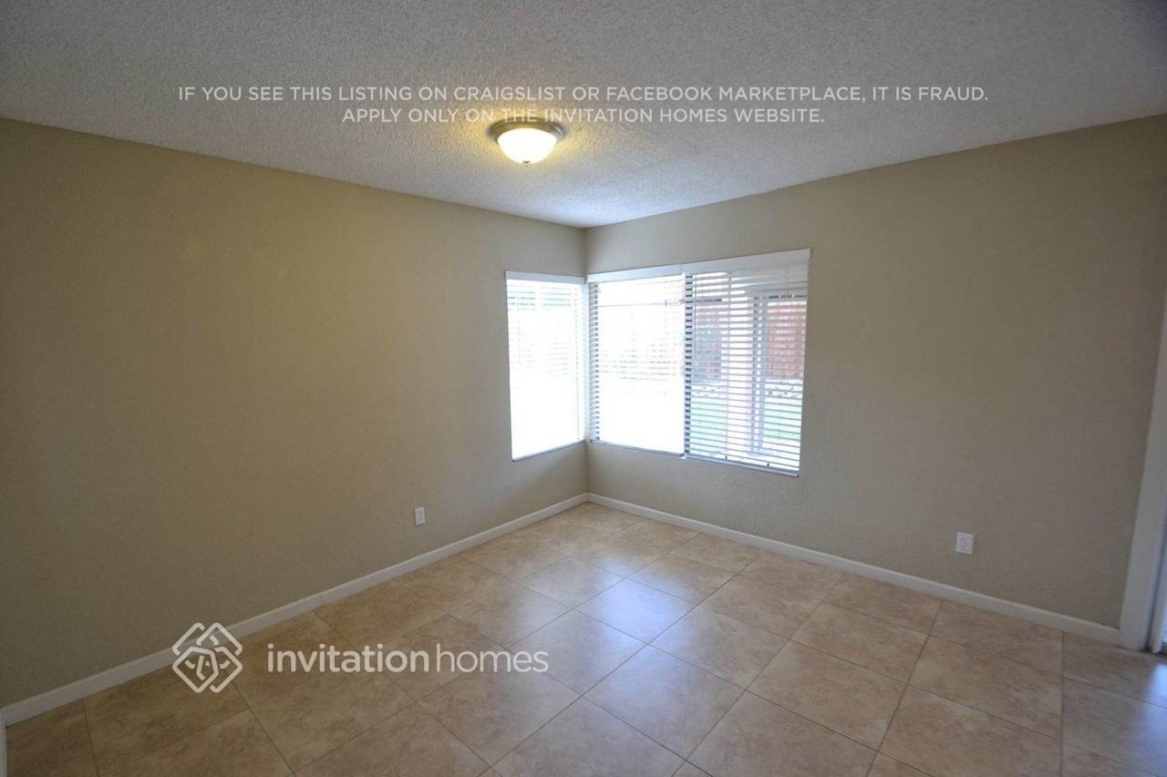 16371 Hazelwood Ct - Photo 2 of 10